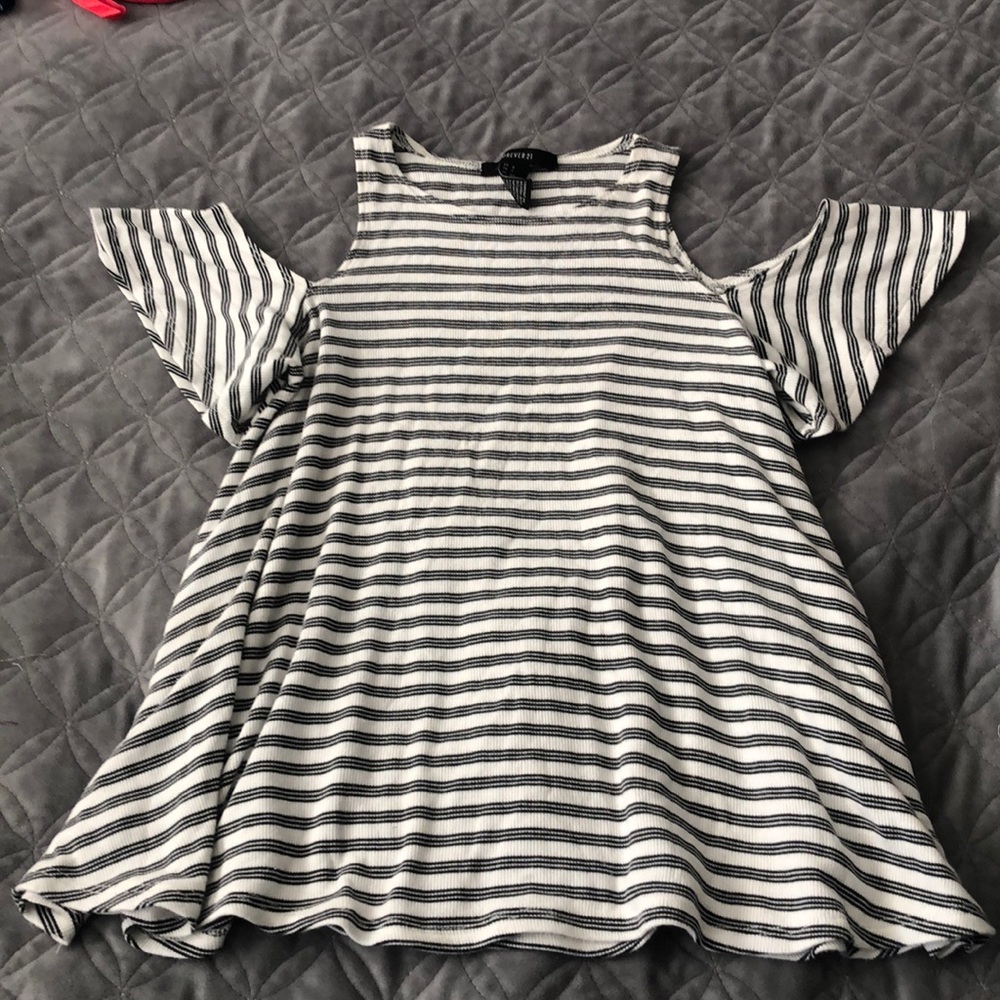 *SOLD*Off the shoulder top